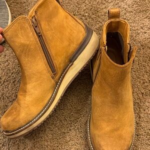 Keen Women’s Tan Leather Ankle Boots size 39